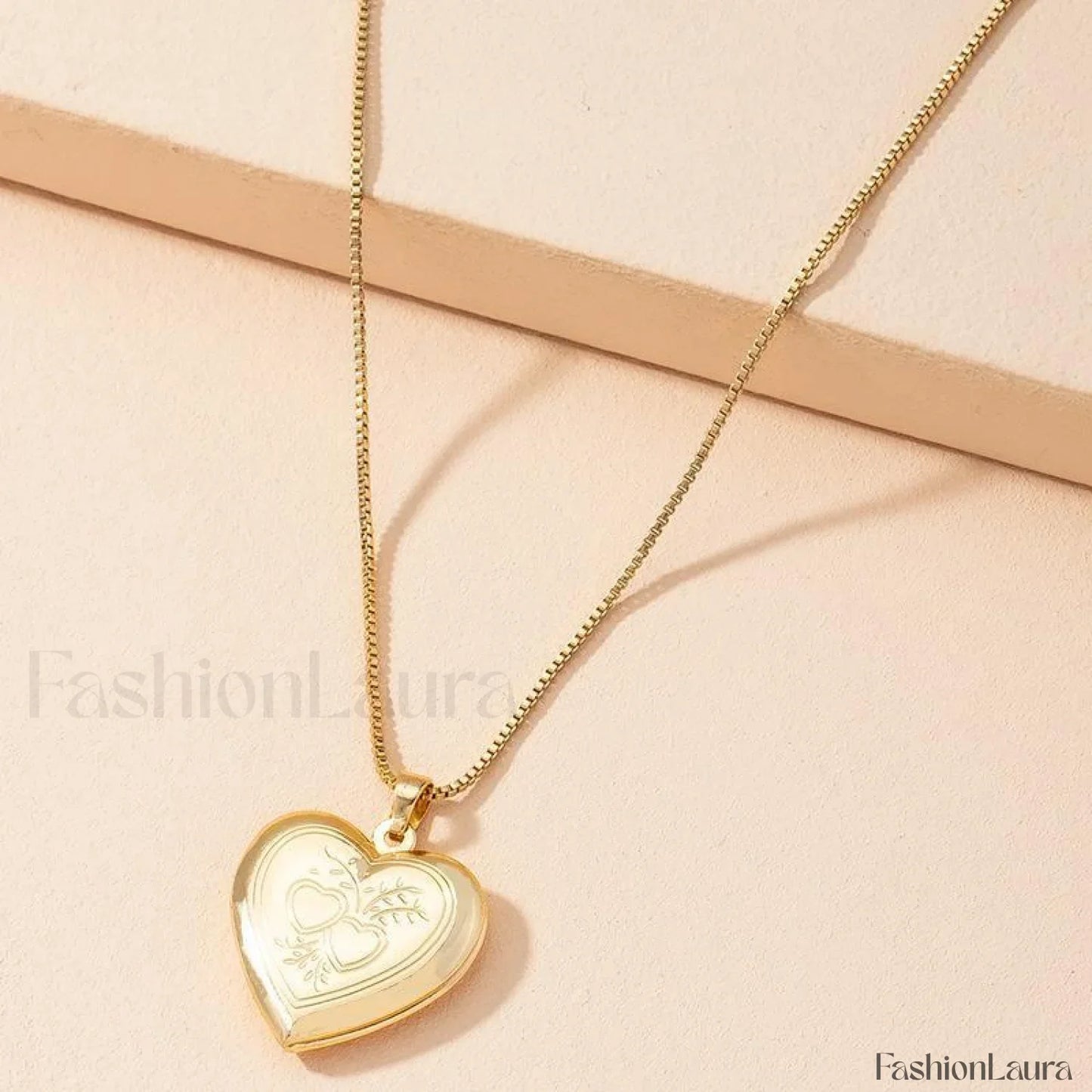 Heart-shaped Pendant Necklace