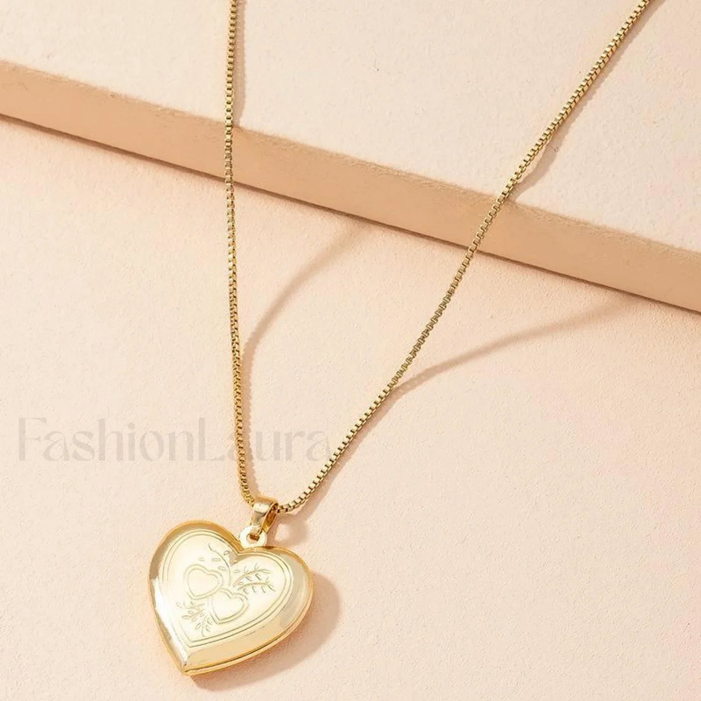 Heart-shaped Pendant Necklace