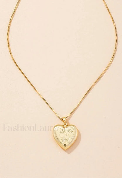 Heart-shaped Pendant Necklace