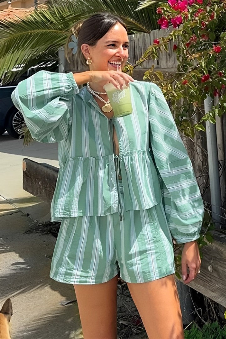 Conjuntos de camisa y pantalones cortos a rayas con mangas farol