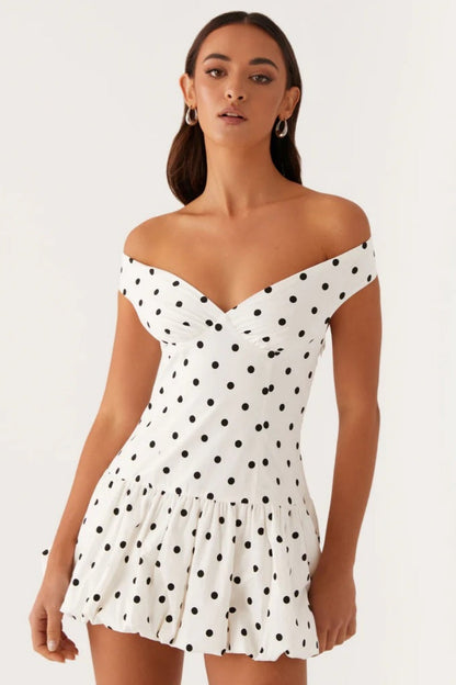 Vestido mini con hombros descubiertos de Endless Romance