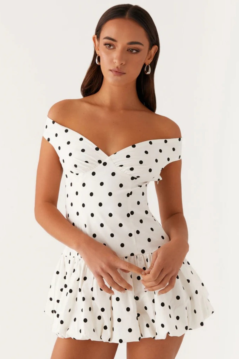 Vestido mini con hombros descubiertos de Endless Romance