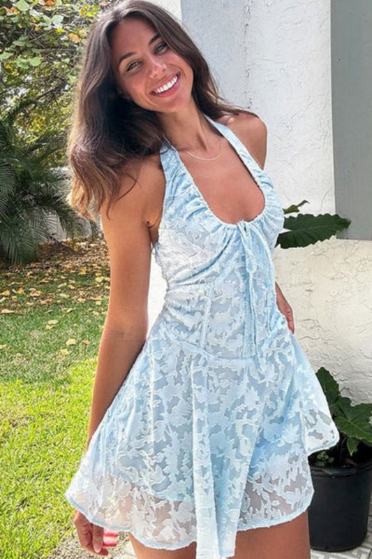 Vestido corto vacacional con estampado floral de jacquard, cintura baja, lazo y cuello halter