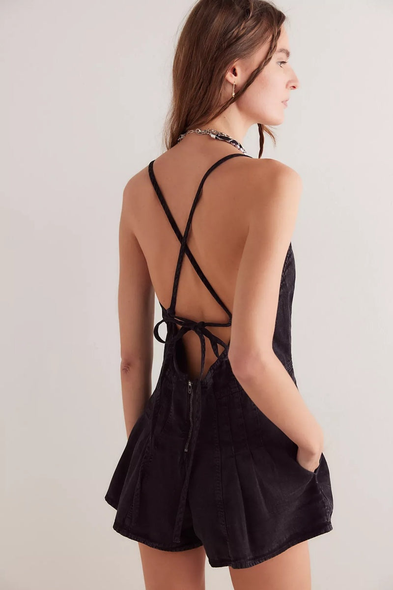 Minivestido de punto con escote en V y volantes en el bajo Sara