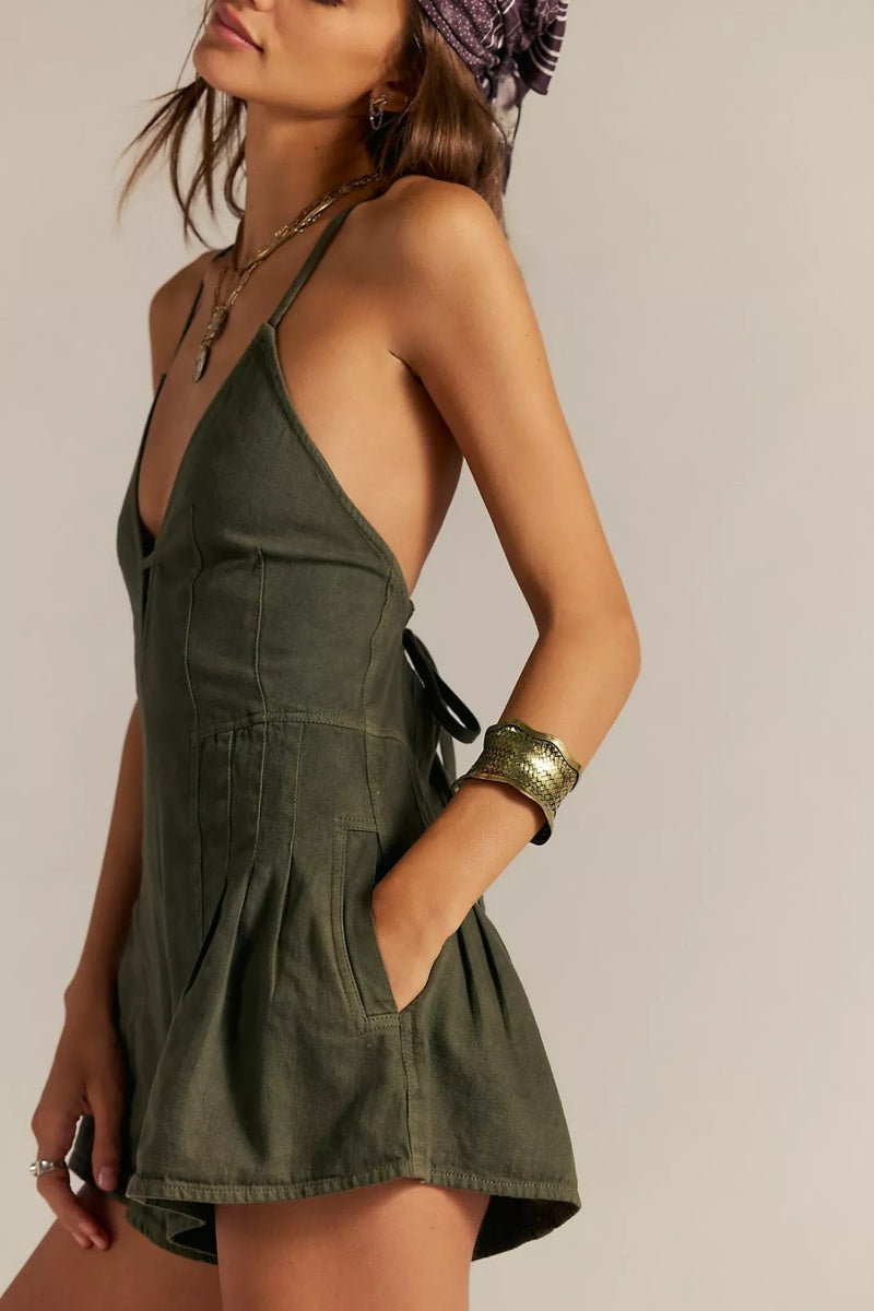 Minivestido de punto con escote en V y volantes en el bajo Sara