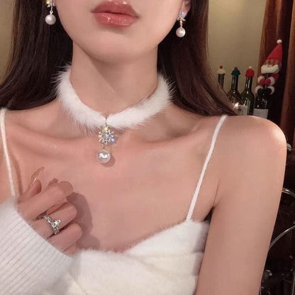 Fluffy faux pearl decor choker necklace  | Festival Outfits Women