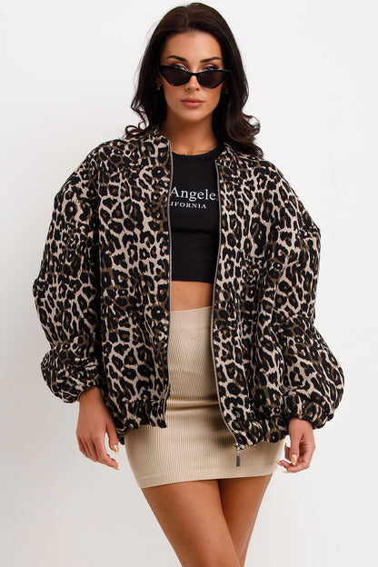 Abrigo con estampado de leopardo retro 