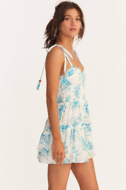 Vestido mini con capas de encaje bordado y estampado Liv
