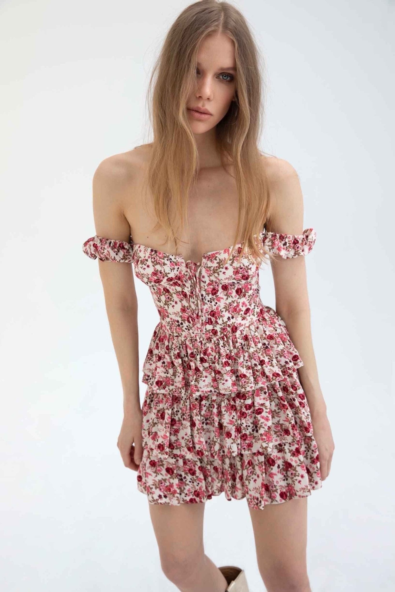 Vestido mini con corsé estampado Mabel en capas