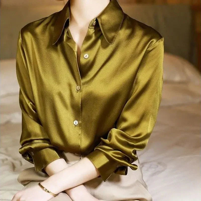 Elegante blusa de satén con botones y cuello para mujer | Ideal para primavera/verano