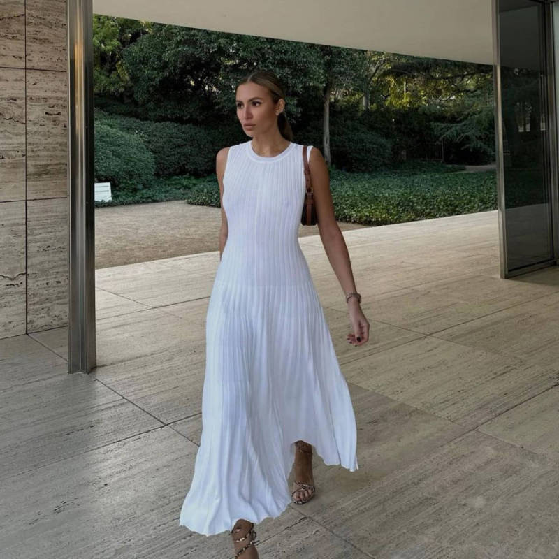 Women Elegant Casual Defined Waist Round Neck Solid Color Knitted Maxi Dress