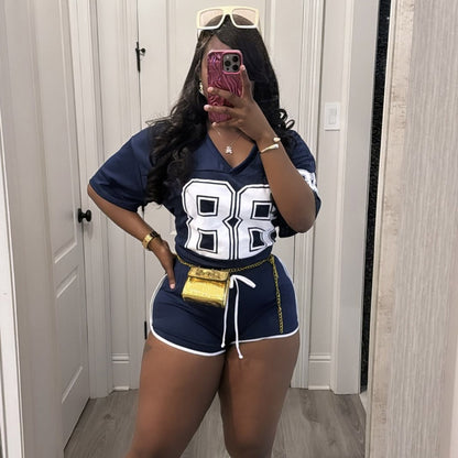 Conjunto de dos piezas de top y pantalones cortos de manga corta con estampado digital y cuello en V para mujer