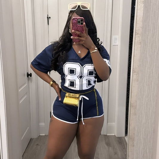 Conjunto de dos piezas de top y pantalones cortos de manga corta con estampado digital y cuello en V para mujer