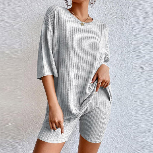 Conjunto de dos piezas de top y pantalones cortos de manga corta de punto acanalado de color liso informal para mujer