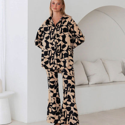 Conjunto de pijama holgado con estampado de diseño informal para mujer