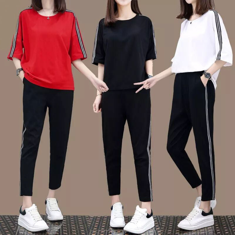 Conjunto de dos piezas de top y pantalón de manga corta con cuello redondo y rayas informales a la moda para mujer