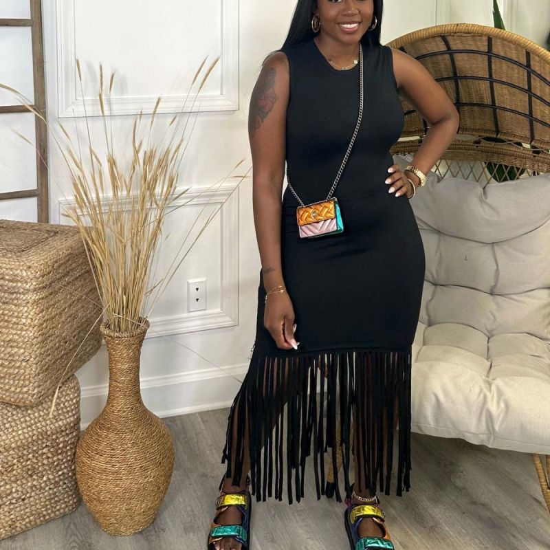 Women Casual Fashion Solid Color Sleeveless Tassel Tight Dress