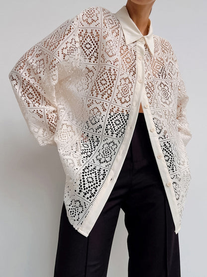 Blusa informal elegante de encaje con solapa hueca y manga larga para mujer