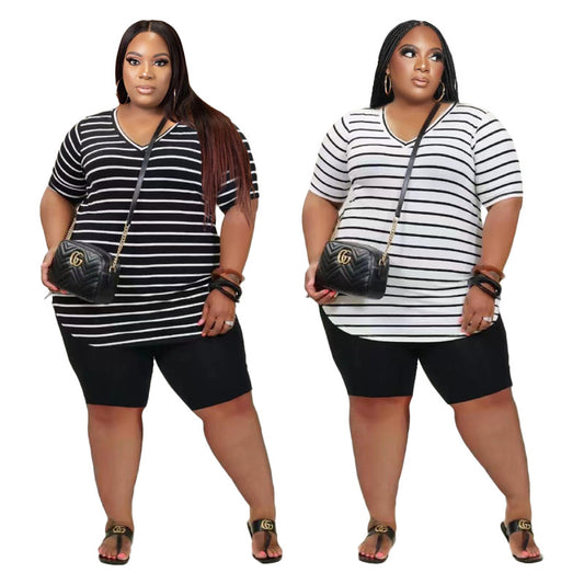 Conjunto de dos piezas de camiseta y pantalones cortos de manga corta con cuello en V y rayas informales para mujer de talla grande