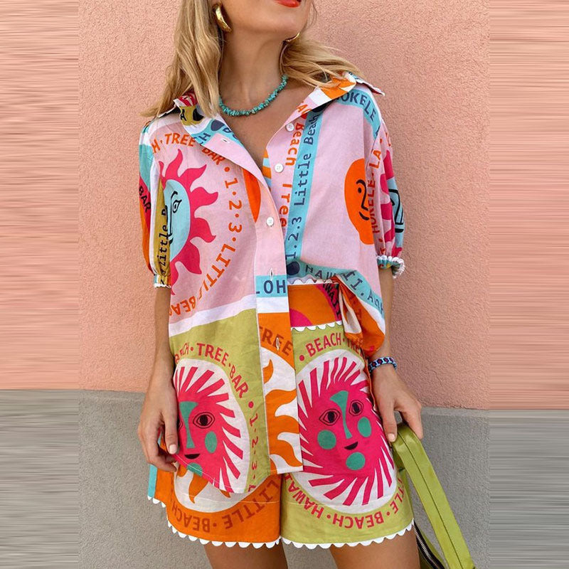 Conjunto de dos piezas de camiseta y pantalones cortos con estampado gráfico informal para mujer