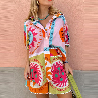 Conjunto de dos piezas de camiseta y pantalones cortos con estampado gráfico informal para mujer