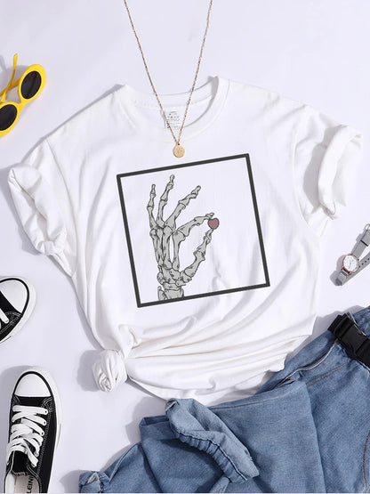 Camiseta informal de manga corta con cuello redondo y estampado de calavera para mujer