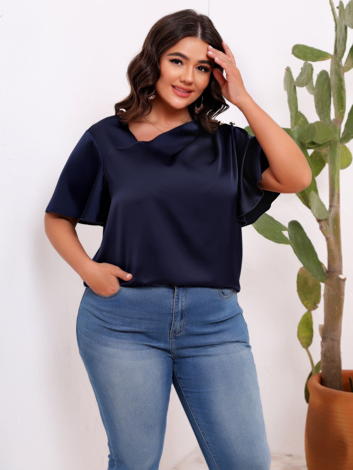 Blusa informal de satén de color liso con mangas plisadas y volantes para mujer, talla grande