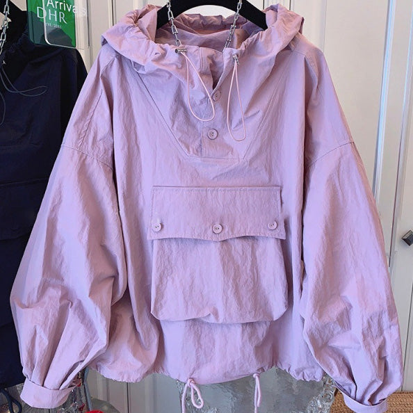 Sudadera con capucha holgada informal de color liso con costuras en los bolsillos y protección solar para mujer