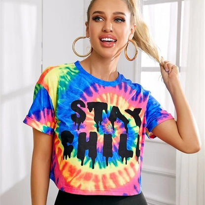 Camiseta de manga corta holgada con estampado de letras y teñido anudado informal para mujer