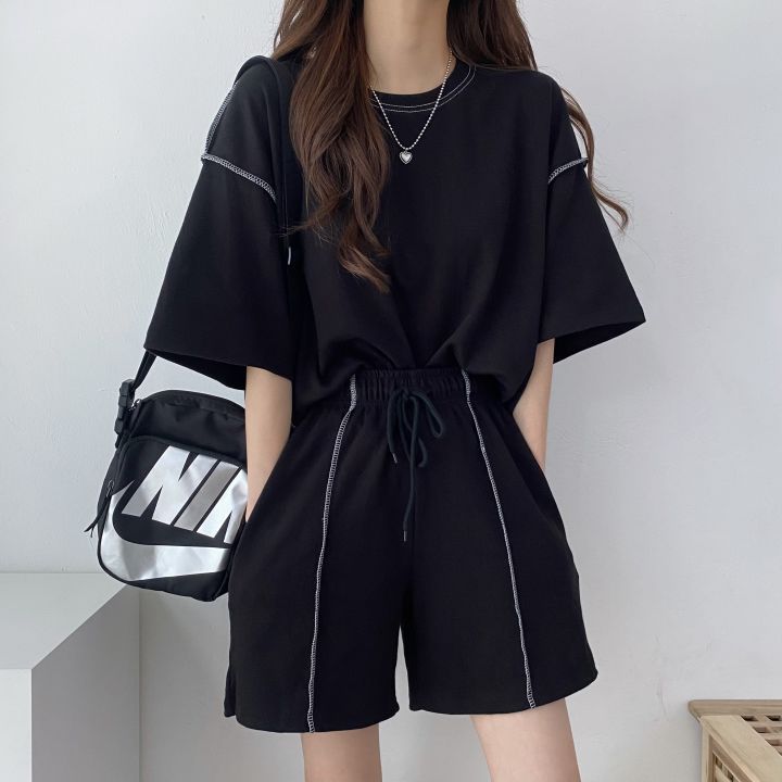 Conjunto deportivo informal de dos piezas para mujer: camiseta de manga corta con cuello redondo y pantalones cortos holgados