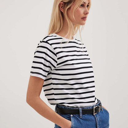 Camiseta informal de manga corta a rayas con cuello redondo