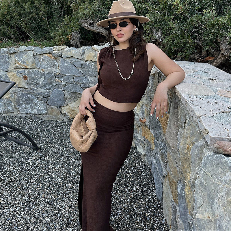 Conjunto de 2 piezas de falda larga con abertura lateral y top corto sin mangas con volantes y cuello redondo de color liso para mujer