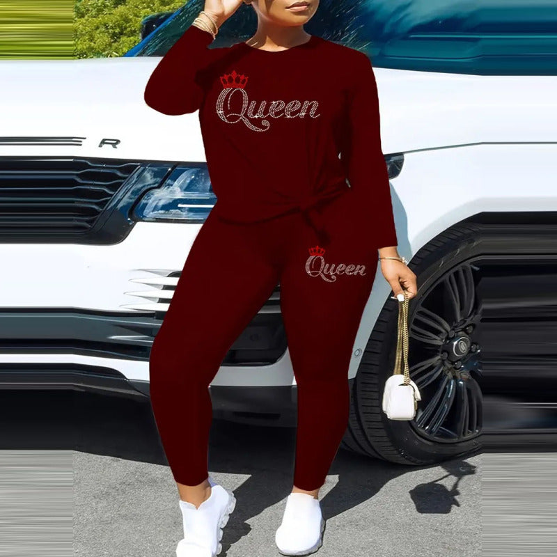 Conjunto de dos piezas de top y pantalones de manga larga con cuello redondo y estampado de corona y letras Queen para mujer, informal, a la moda, talla grande