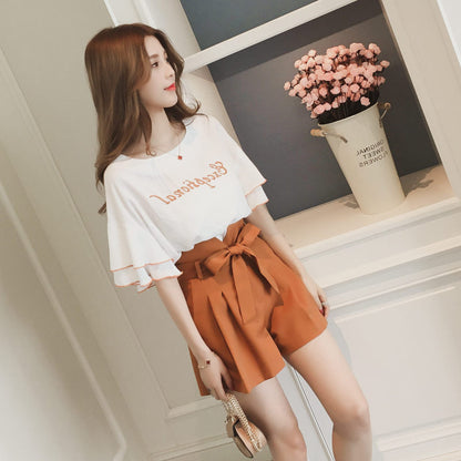 Conjunto informal de dos piezas de verano para mujer, con blusa de gasa con mangas acampanadas y pantalones cortos anchos de pierna ancha.