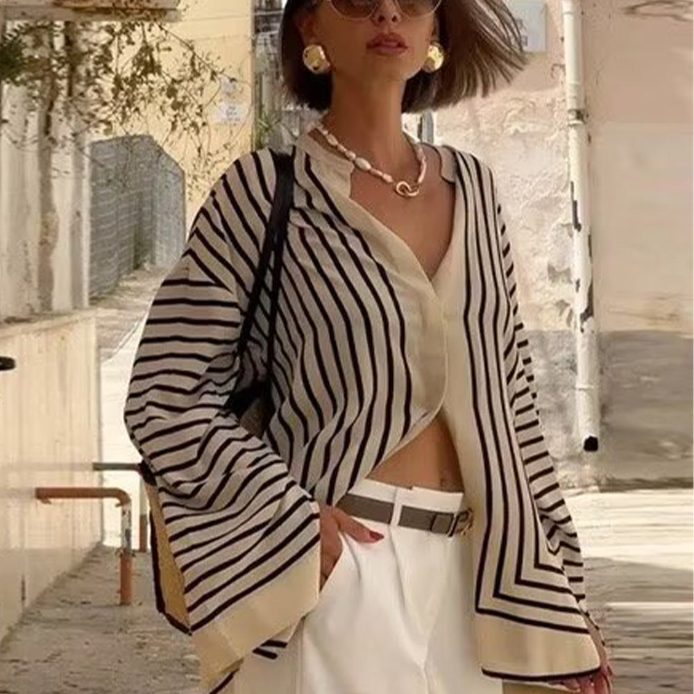 Blusa holgada informal de manga larga con cuello redondo, botones y rayas en contraste de color para mujer