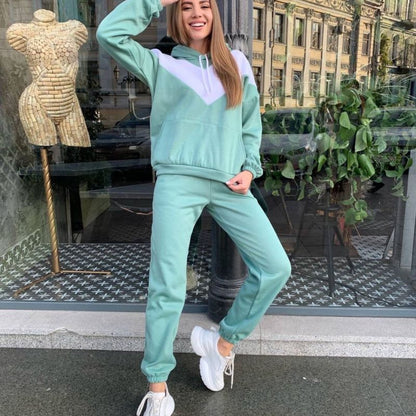 Women Casual Fashion Athleisure Color Blocking Thickened Hooded And Sweatpants Two-Piece Sports Set