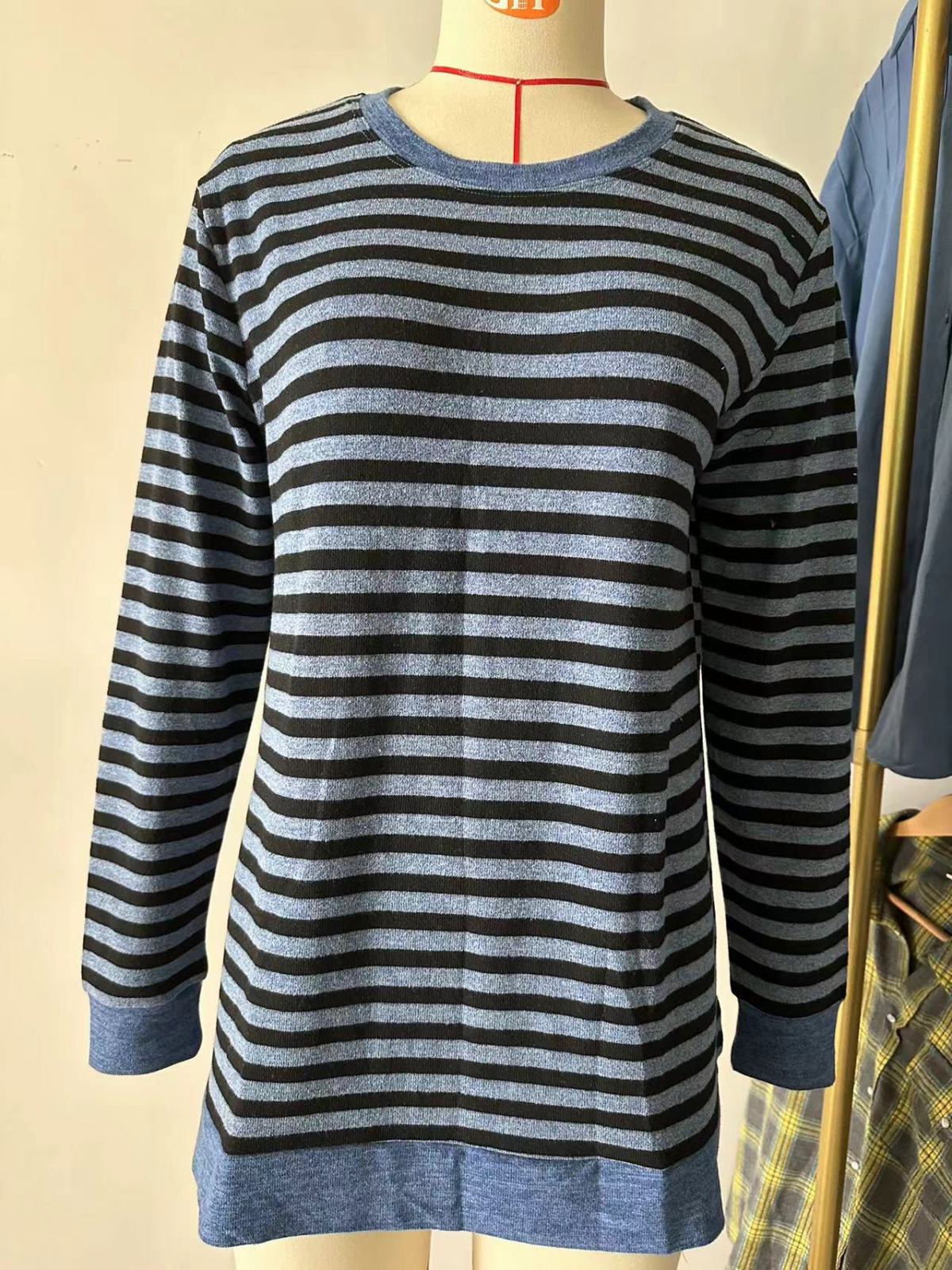Camiseta informal de manga larga con cuello redondo y rayas para mujer