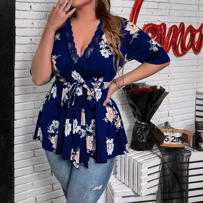 Blusa informal de talla grande con encaje y estampado floral, cuello en V, manga corta y cordones para mujer