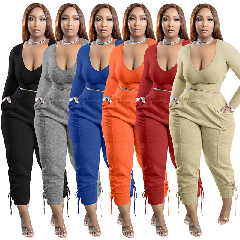 Conjunto informal de dos piezas para mujer: top corto de color liso con cuello en V y pantalón de tiras