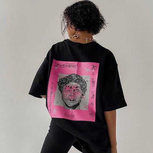 Camiseta informal holgada de manga corta con cuello redondo y estampado gráfico para mujer