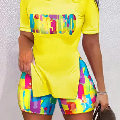 Conjunto de dos piezas de top y pantalones cortos con abertura y estampado informal para mujer de talla grande