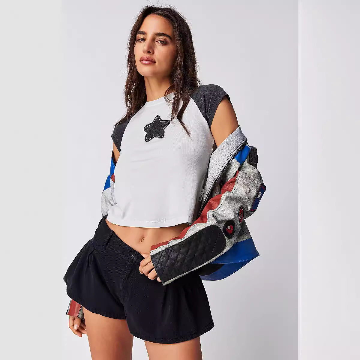 Camiseta informal de manga corta con cuello redondo y costuras de estrella de cinco puntas para mujer
