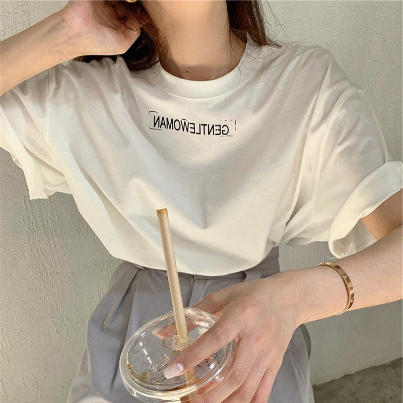 Camiseta informal de manga corta con cuello redondo y estampado de letras en color liso para mujer