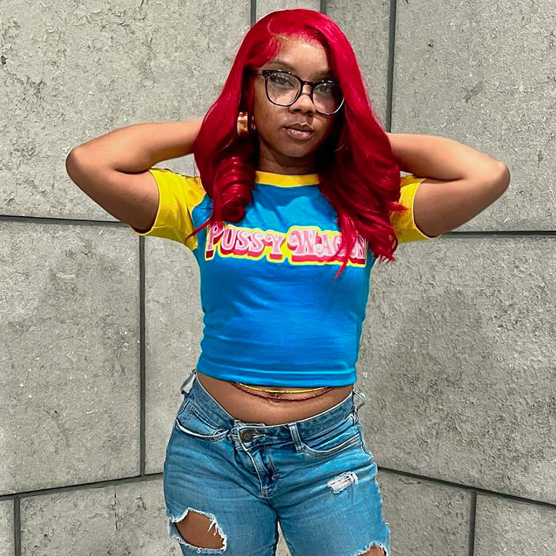 Camiseta informal de manga corta con cuello redondo y estampado de letras en contraste para mujer