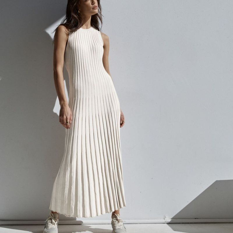 Women Elegant Casual Defined Waist Round Neck Solid Color Knitted Maxi Dress