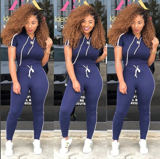 Conjunto de pantalón y camiseta de rayas de manga corta informal y ajustado a la moda