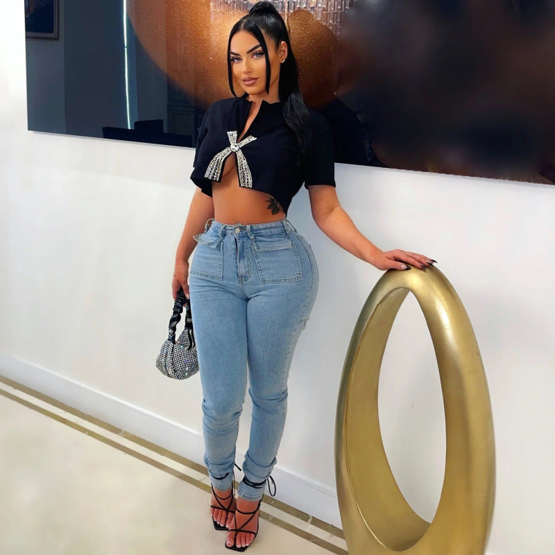 Vaqueros ajustados con adornos de perlas y rotos para mujer