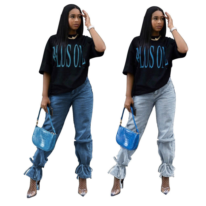 Vaqueros ajustados con volantes de color liso para mujer