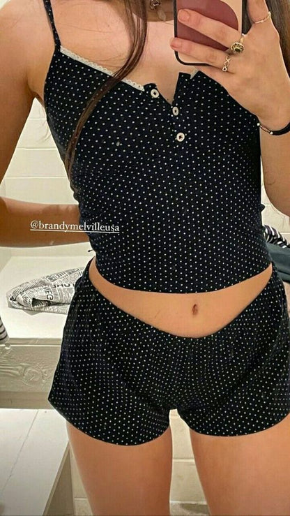 Conjunto de dos piezas de camisola corta, pantalones cortos y top de color liso informal a la moda para mujer