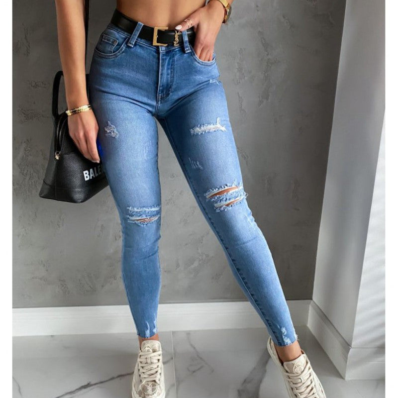 Vaqueros ajustados, rotos y de moda informal para mujer